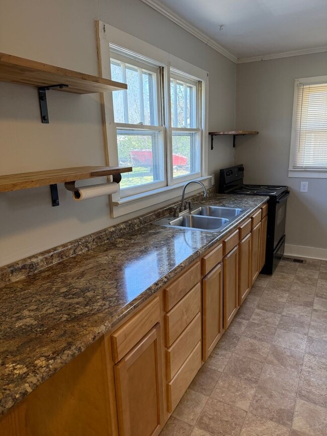 Building Photo - Adorable Cottage with detached garage Lebanon TN