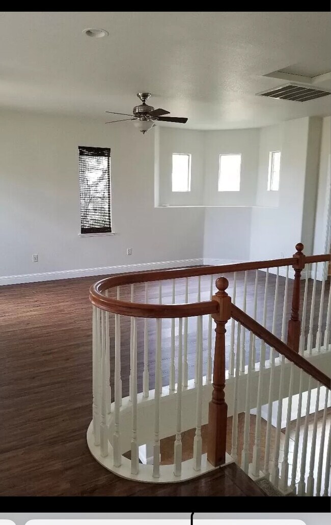 Building Photo - 208 Gamay Pl