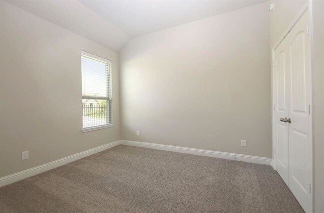 Building Photo - 18 Salado Vista Ct