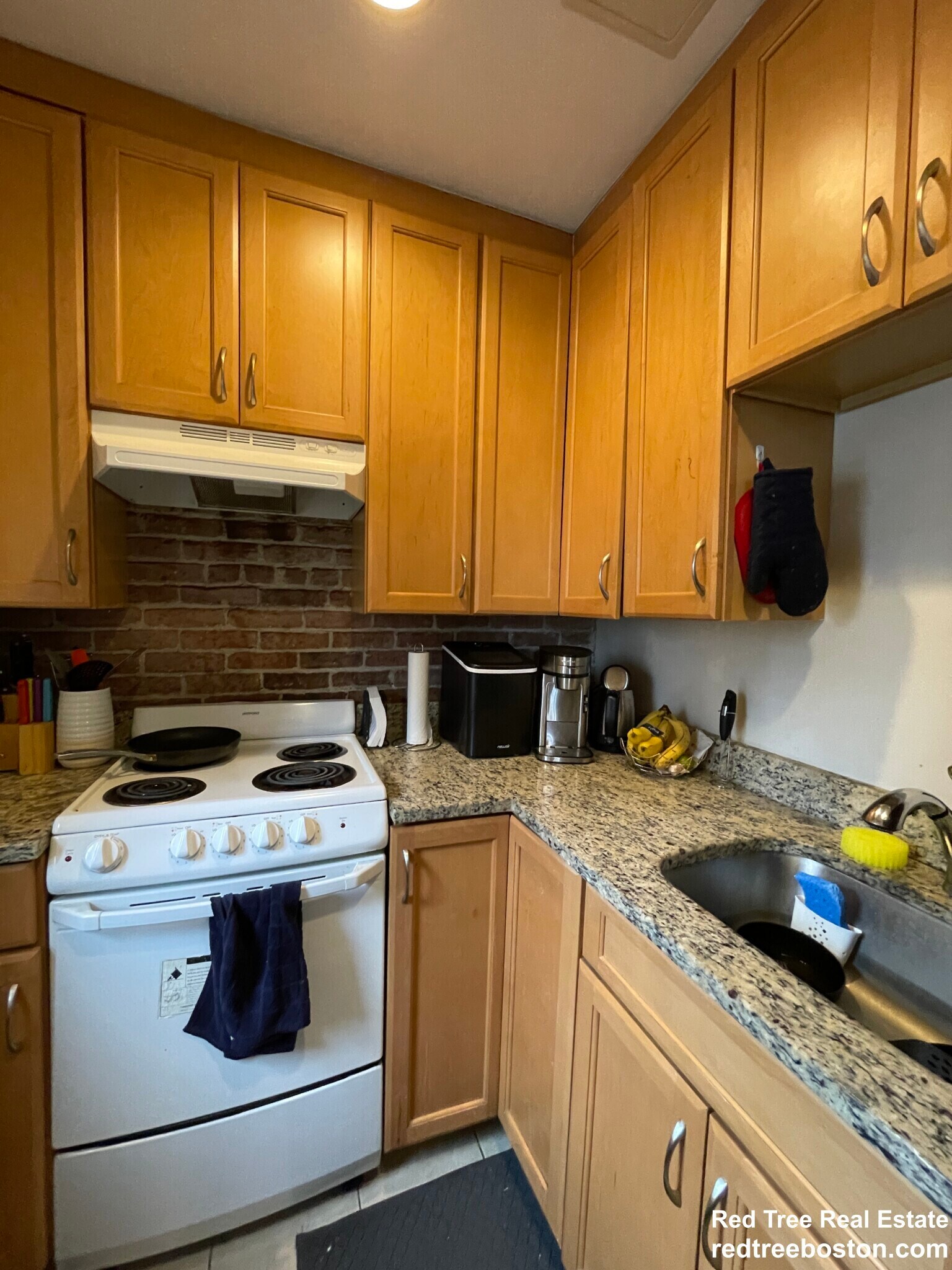 Building Photo - 916 Beacon St