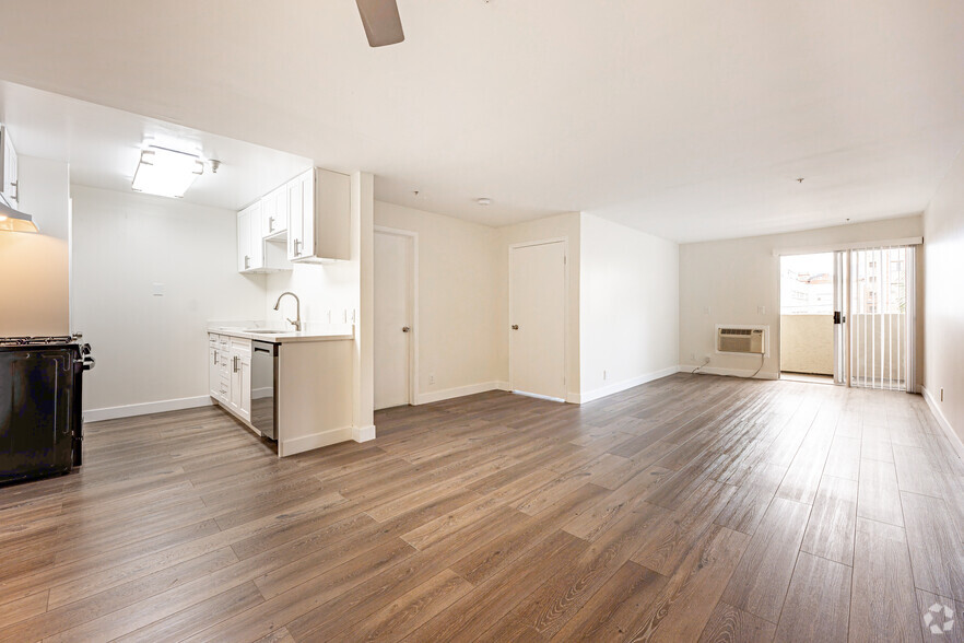 1BR, 1BA - 602SF - Kitchen/Living/Dining Room - 750 S. Carondelet St.