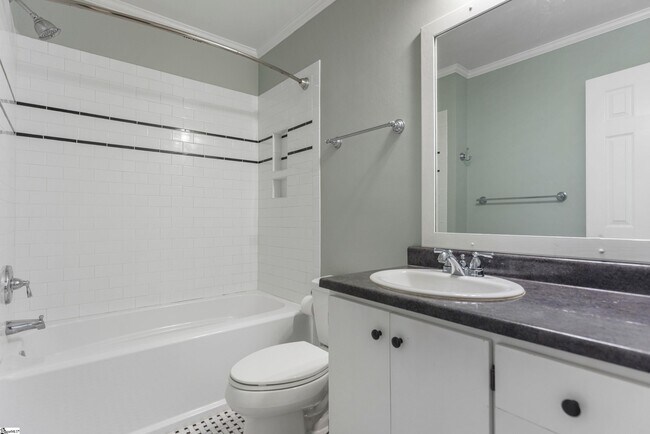 Building Photo - 112 N Rockview Dr