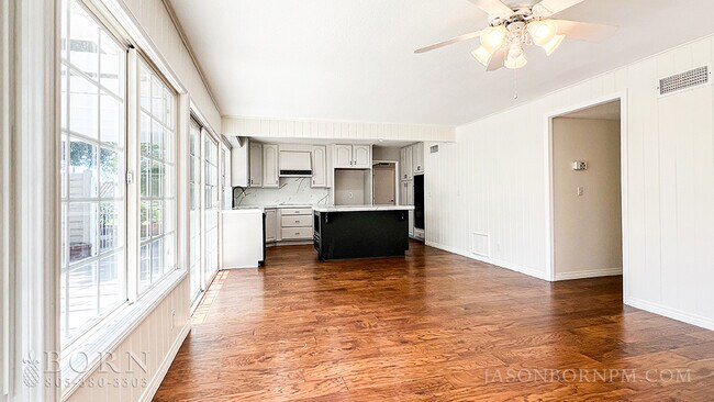 Building Photo - 1006 N Currier Ave