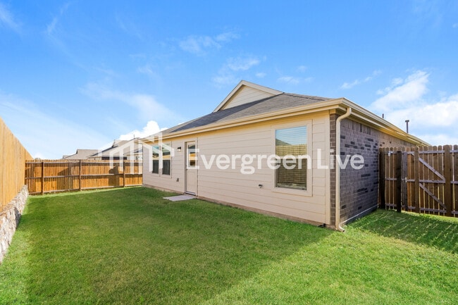 Building Photo - 1033 Crestview Dr