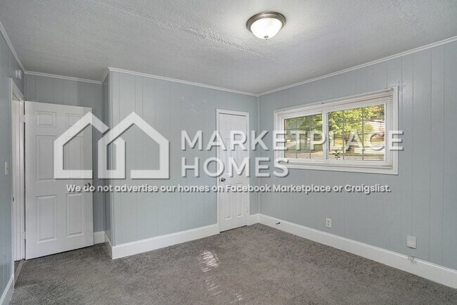 Building Photo - 6258 Green Acres Dr SW