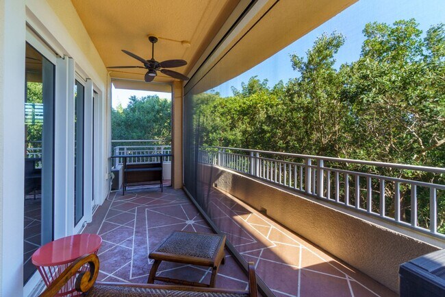 Building Photo - 3 BEDROOM TO 2 BATH SPACIOUS CONDO