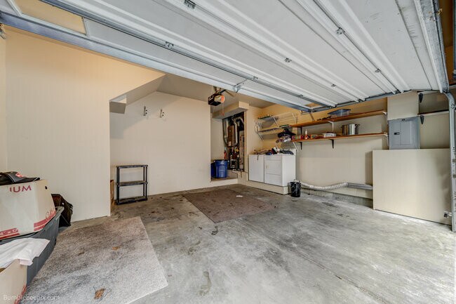 Building Photo - 931 N Goldenrod Ct