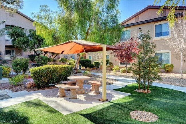 Building Photo - 2305 W Horizon Ridge Pkwy