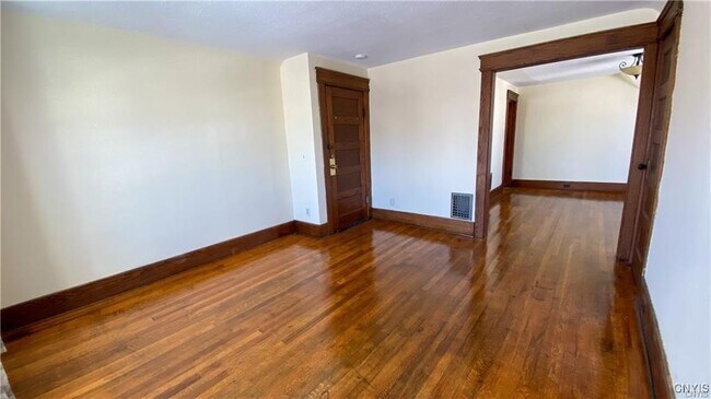 Building Photo - 400 Roberts Ave