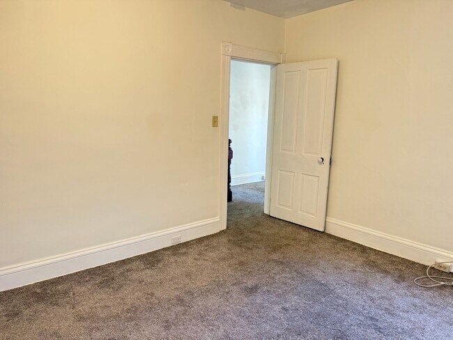 Building Photo - 319 N Charlotte St