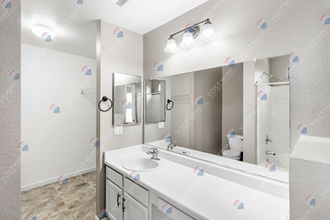 Building Photo - Stylish, low-maintenance living in Mission...