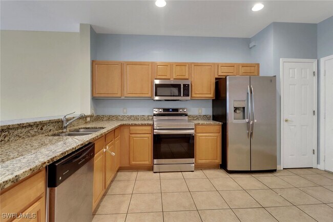 Building Photo - 936 Hampton Cir