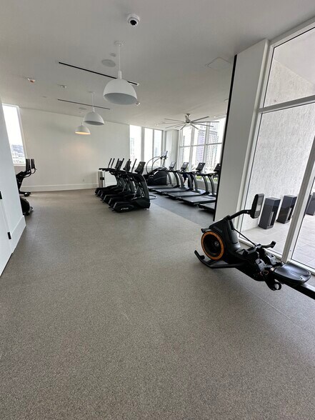 Building Photo - 221 NE 19th St