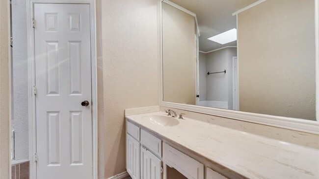 Building Photo - 7825 Silveridge Dr