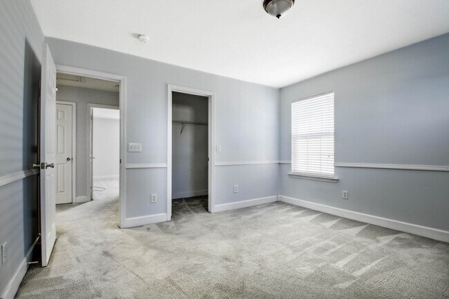 Building Photo - 27 Pin Oak Ln