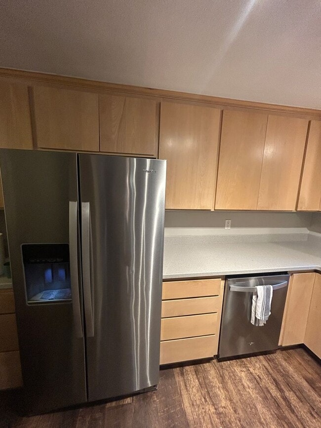 Building Photo - 5 bed, 2 bath Covington Home w/2-car garag...