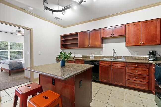 Building Photo - 6500 Champion Grandview Way