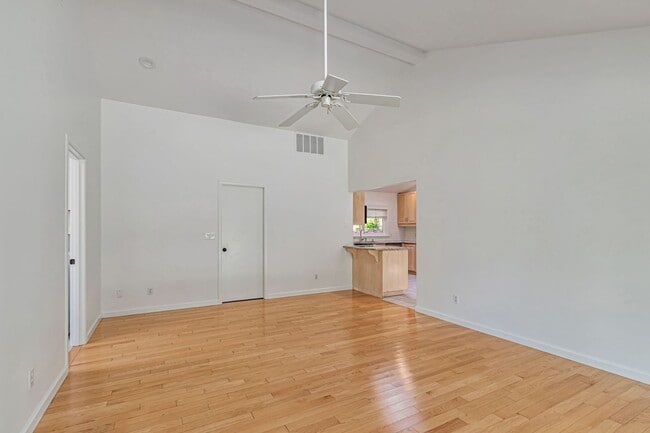 Building Photo - Fabulous 3BR 2BA Single Family Los Altos Home