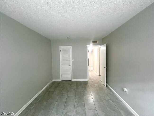Building Photo - 4906 Victoria Dr