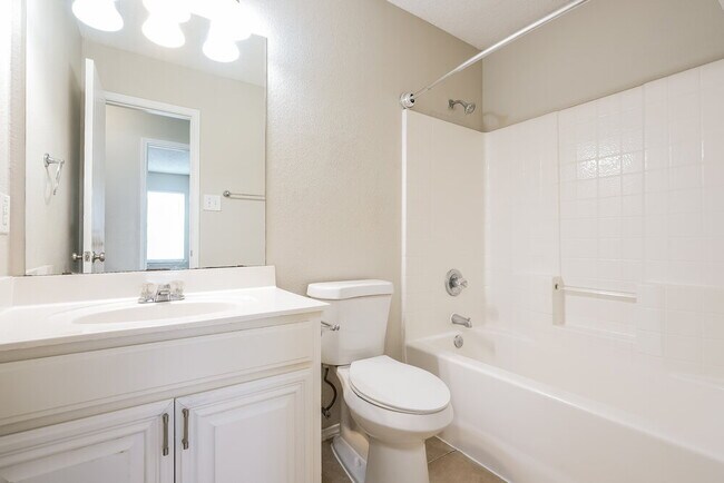 Building Photo - 7110 Myna Dr