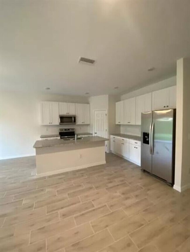 Building Photo - 3503 SW 8th Pl