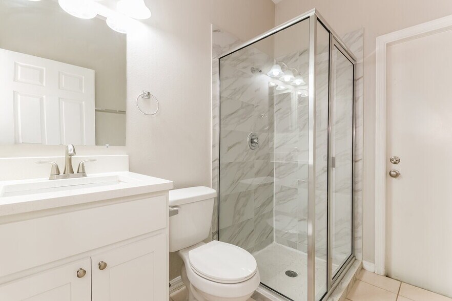 Building Photo - 556 Pinehurst Cove