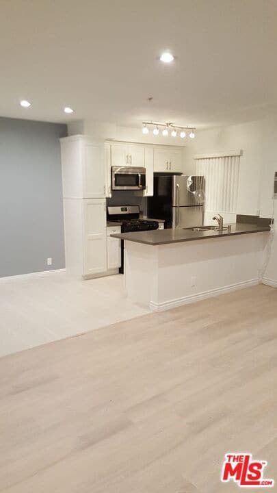 Building Photo - 1132 S Oakhurst Dr