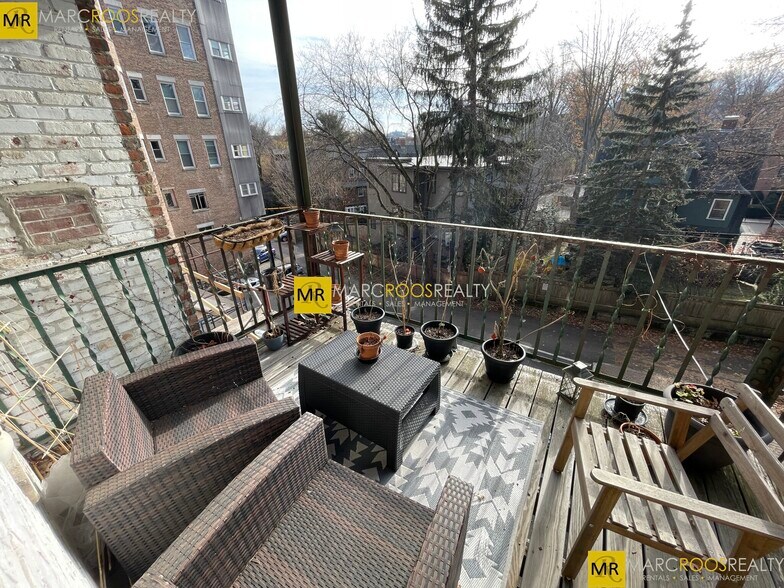 Building Photo - 1475 Beacon St