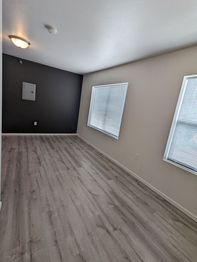 Building Photo - Modern Studio in Heart of Downtown - All Utilities and Internet Included!