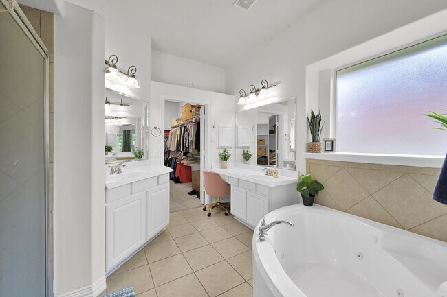 Building Photo - 4770 Jackson Square Dr