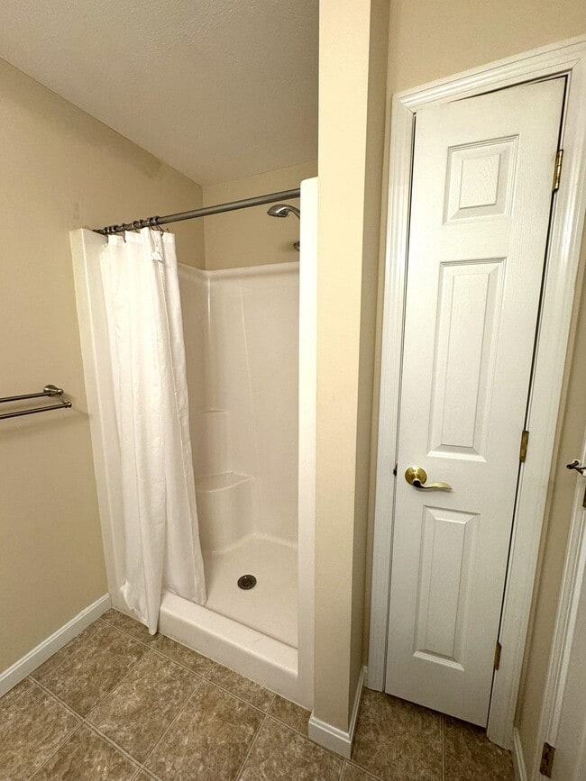 Building Photo - 65 Fordway Extension