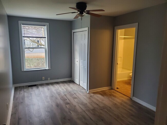 Building Photo - 1409 E Market St