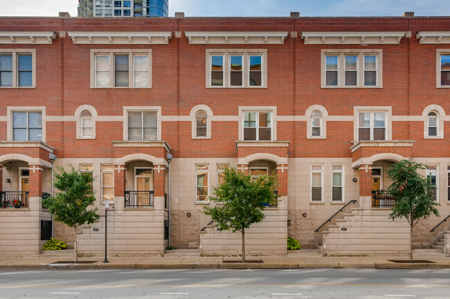 Primary Photo - 419 W Grand Ave