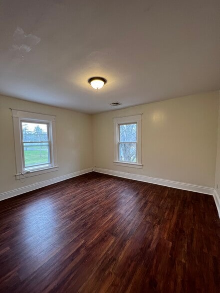 Building Photo - 421 NY-146