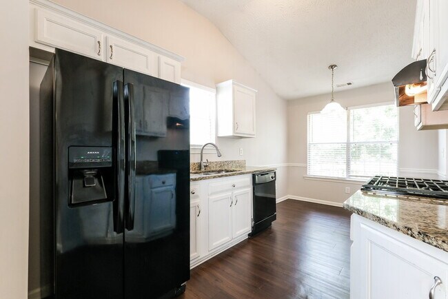 Building Photo - 430 Summer Hill Cir