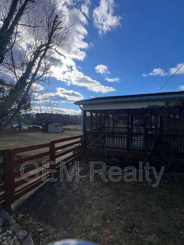 Building Photo - 1244 Mountain View Rd