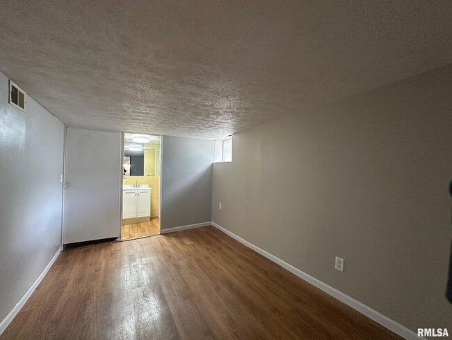 Building Photo - 202 N State St