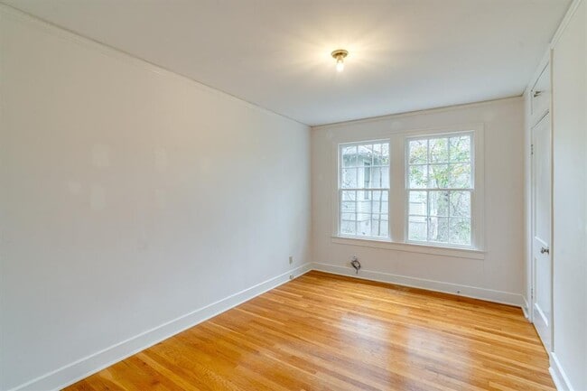 Building Photo - 1609 Sunset Ln