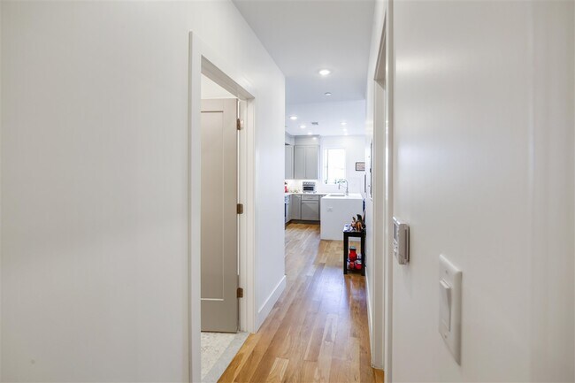 Building Photo - 382 7th St