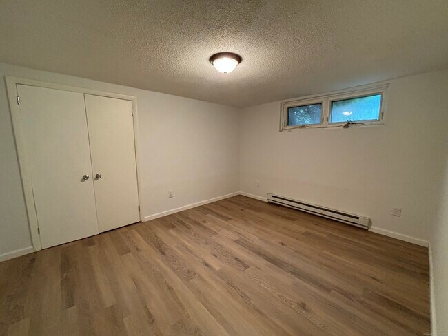 Building Photo - 9 White Oak Rd