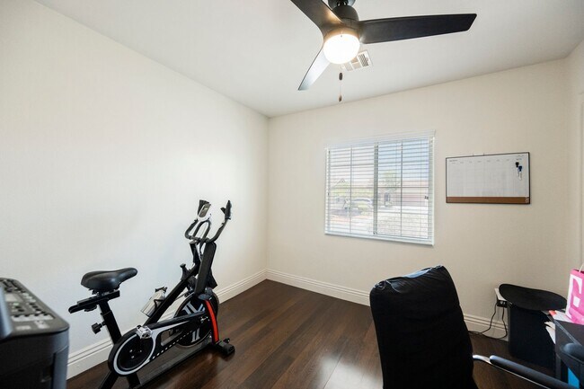 Building Photo - Beautiful 3 Bedroom Home In the Southwest