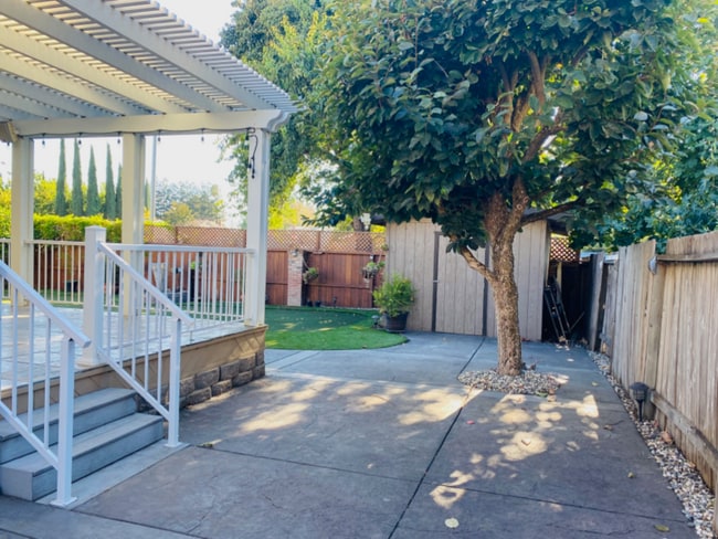 Building Photo - 1757 Burbank Ct