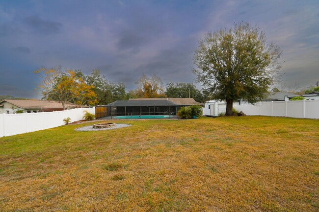 Building Photo - Spacious 2-Bed, 2-bath, 2 car garage pool ...