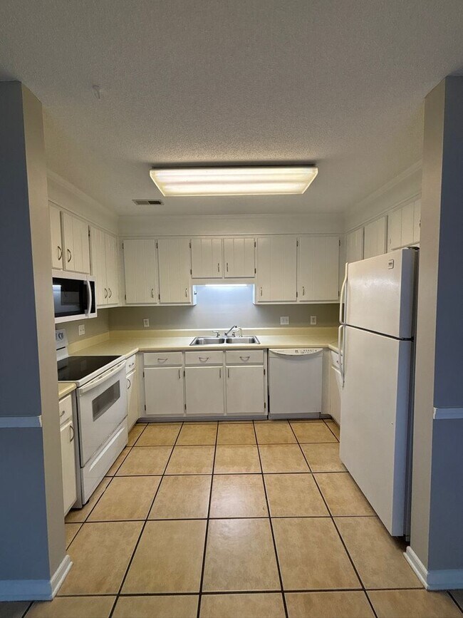 Building Photo - Townhome for Rent