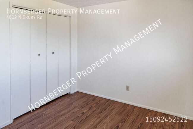 Building Photo - 4812 N Drury Rd