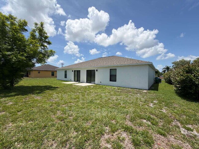 Building Photo - 842 SW 39th Terrace