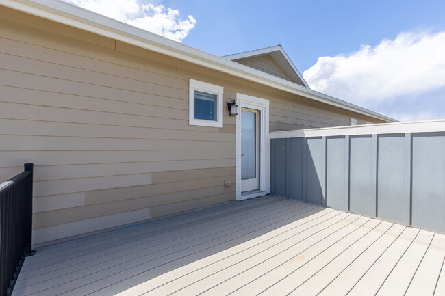 Building Photo - 6bd/4.5 bath home in Southwest Longmont!