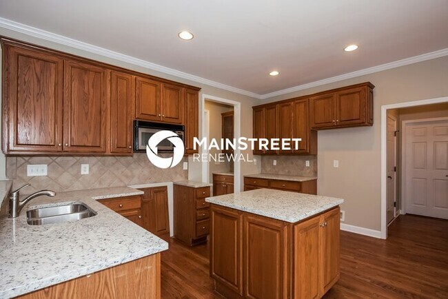 Building Photo - 4 Bedroom Pet-Friendly Home in Matthews, NC with Main Street Renewal