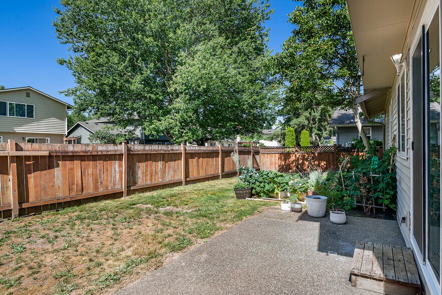 Building Photo - 15524 Chestnut Dr SE