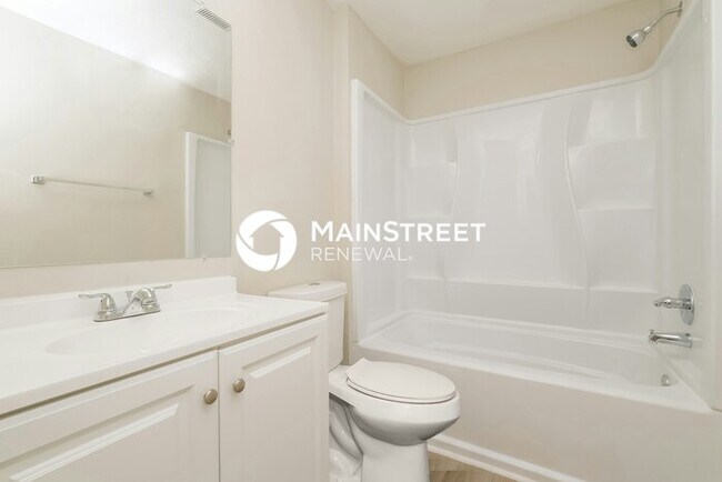 Building Photo - 3 Bedroom Pet-Friendly Home in Brandon, FL with Main Street Renewal